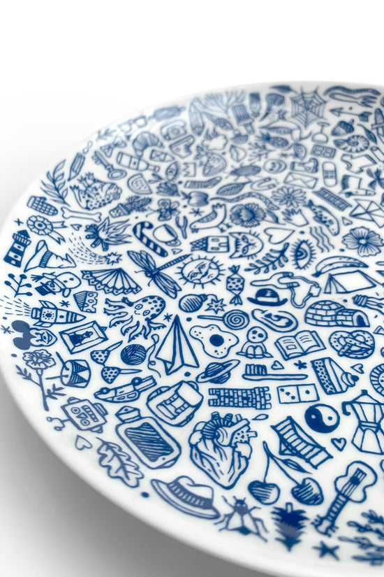 Details of a lot on my plate with design from Suflanda